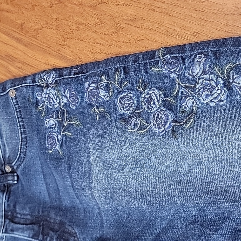 Miss Me Dark Blue Skinny Jeans with Floral Embroidery - Picture 5 of 14